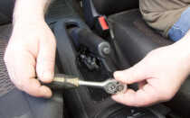 21 шаг замены ручного тормоза и как подтянуть ручник на Весте