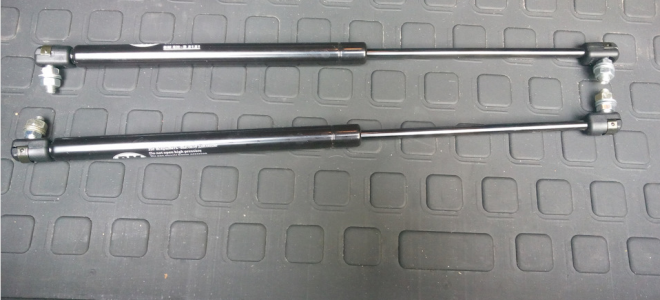 Советы по самостоятельной установке газовых упоров капота на Лада Веста