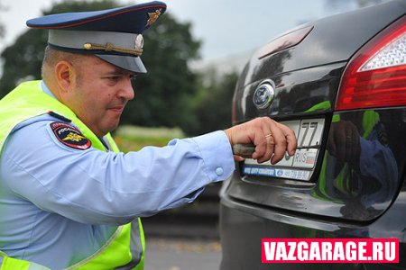Инспекторам ГИБДД запретят снимать номера с авто