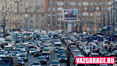В московских пробках обвинили приезжих